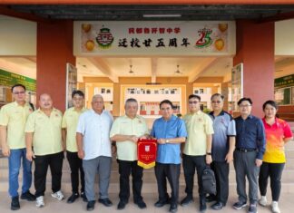 亚庇建国中学董事会访问民都鲁开智独中圆满成功