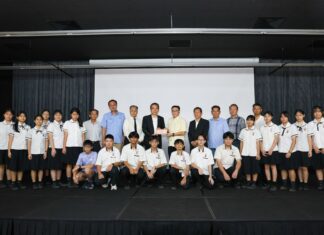 喜讯|亚庇建国中学师生荣获中国驻亚庇总领事馆奖助学金及优秀华校教师奖励金