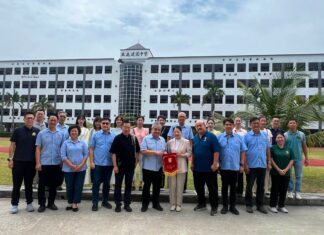 北京华文学院访问交流|中华文化大乐园走进亚庇建国中学